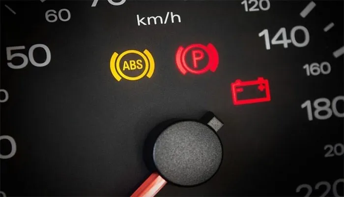 مکانیزم چراغ ABS در خودرو