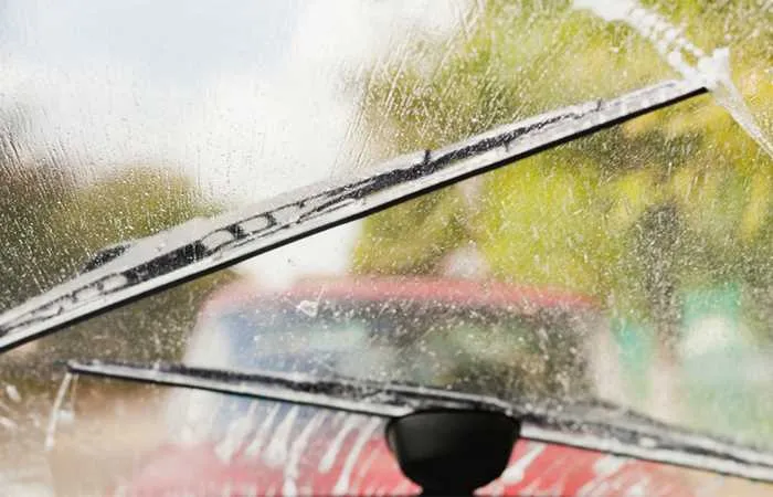 بررسی مخزن آب شیشه پاک کن : از مراحل مهم به هنگام آب بندی خودرو